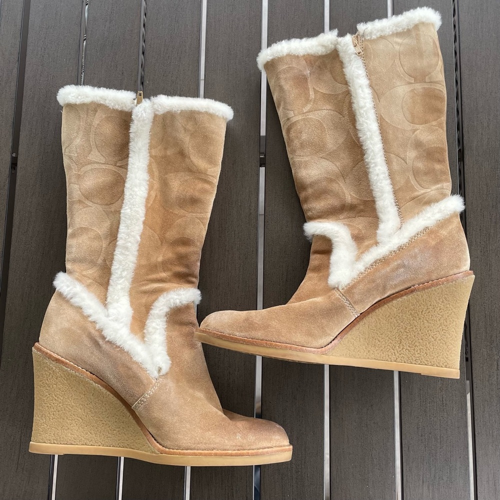 Y2K STYLE SUEDE COACH LOGO BOOTS WITH FAUX FUR!!